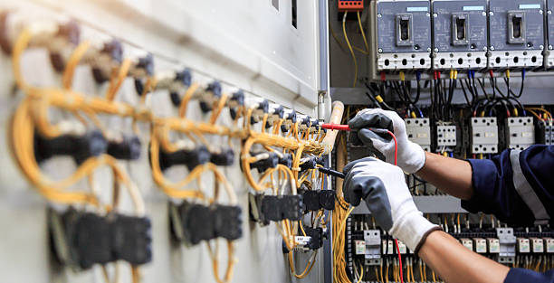 Professional Electrician technician working in Lakeview, OH